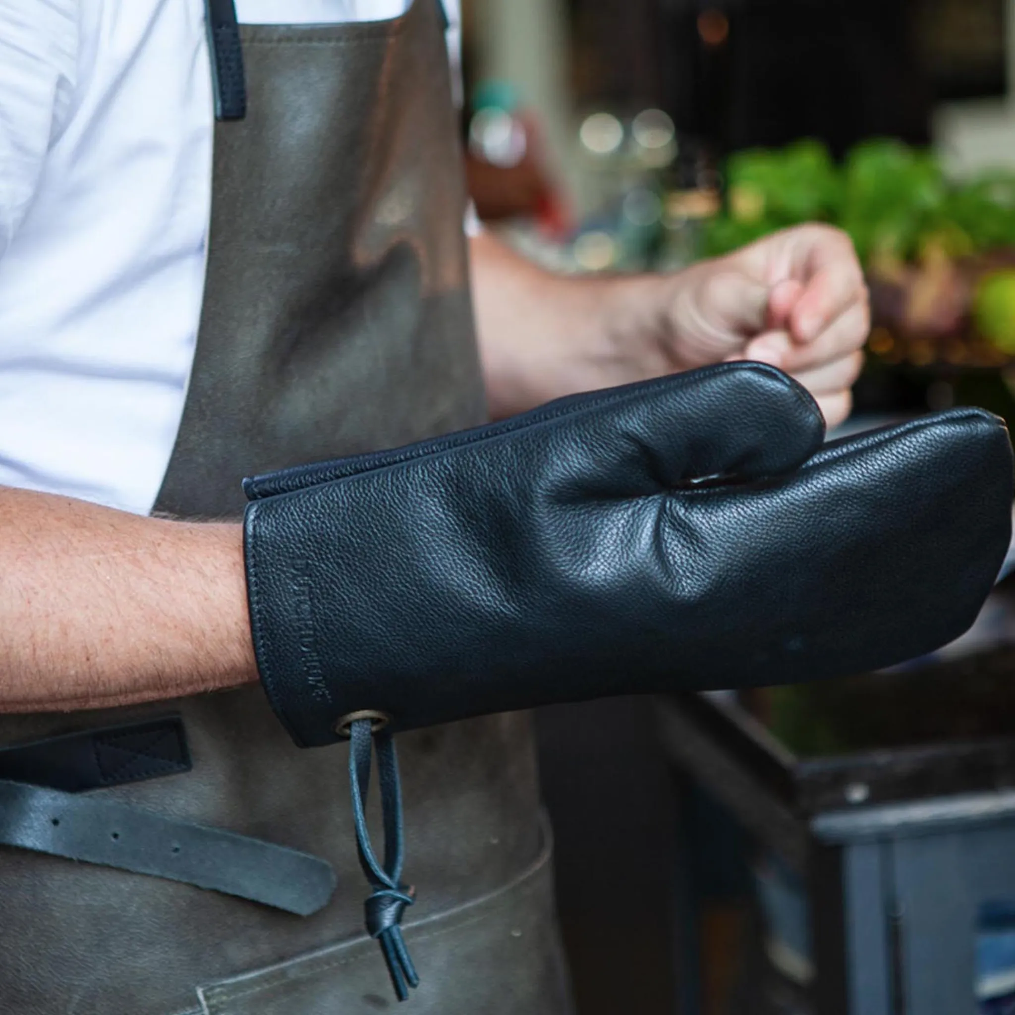 Dutchdeluxes Leather BBQ Apron in Vintage Brown Hot
