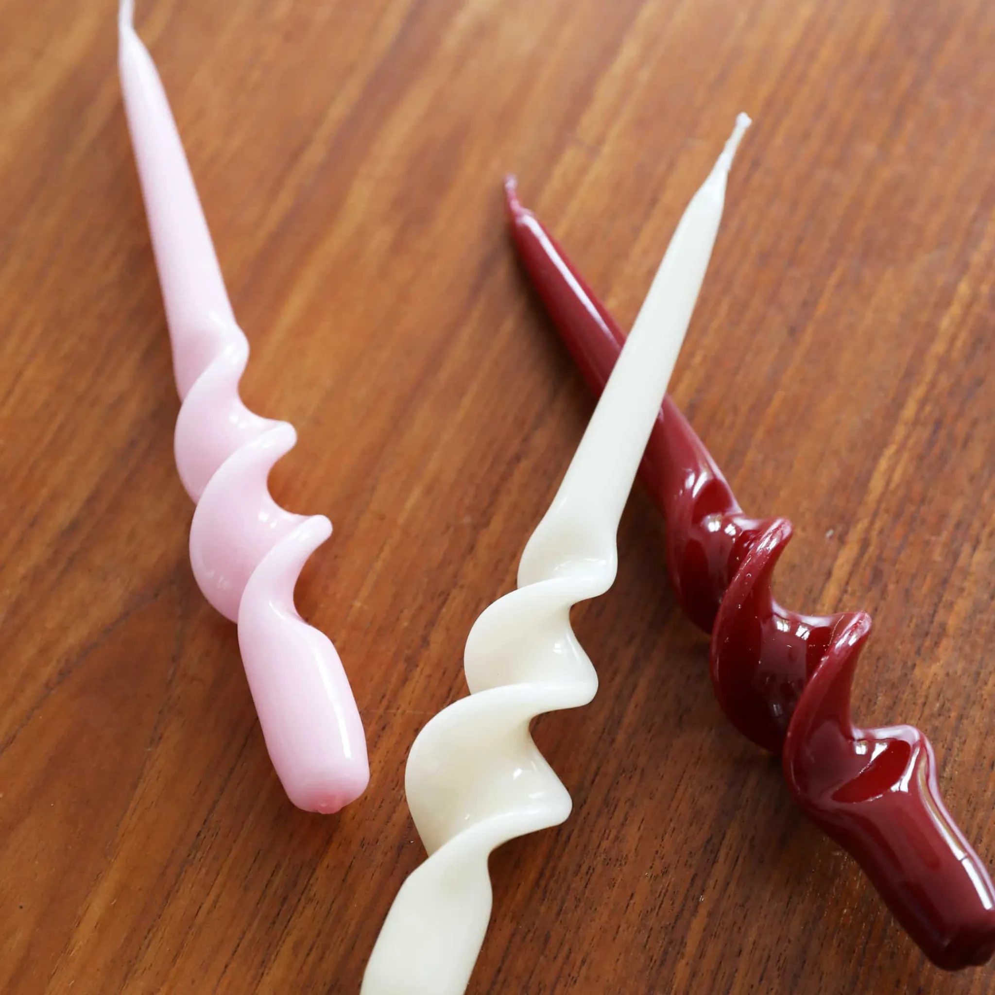 &Klevering Set of 3 Red and Purple Spiral Candles Clearance