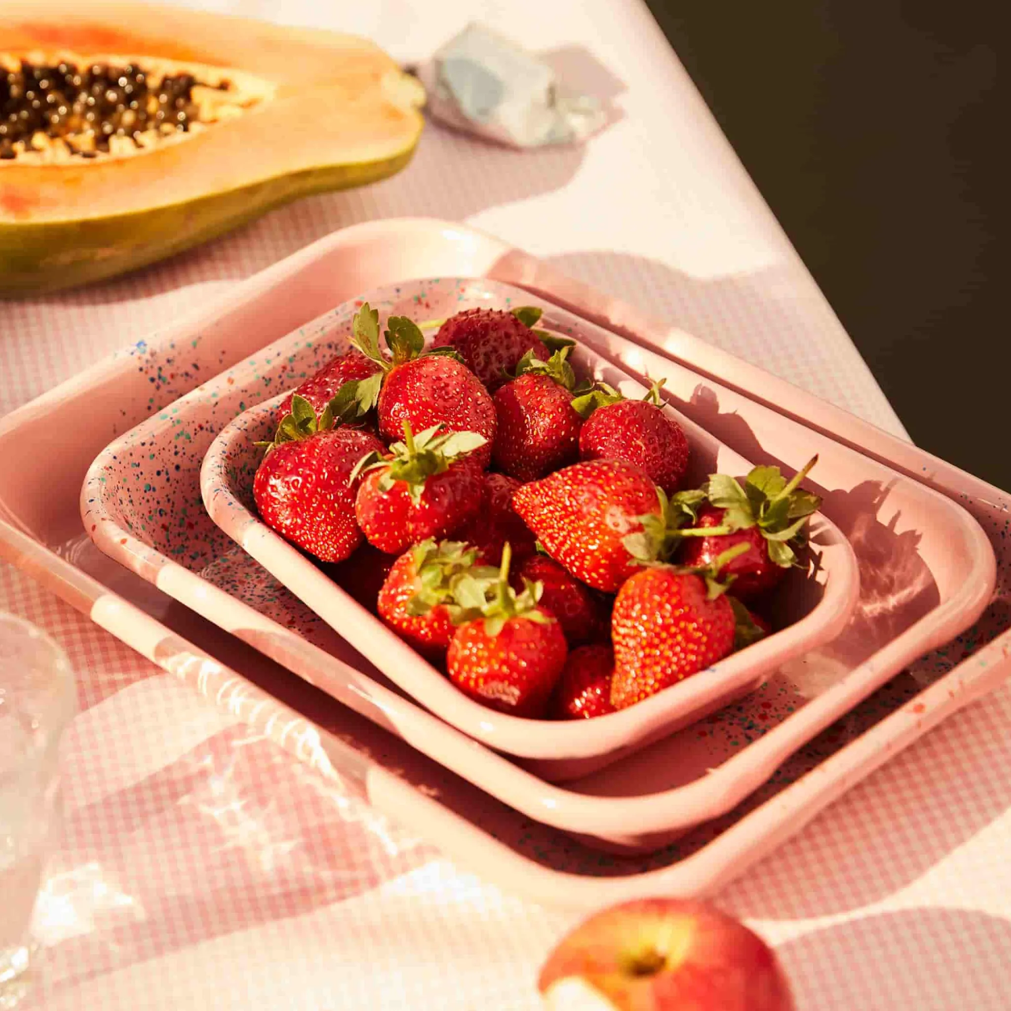 Kapka Enamel Splatter Fest Enamel Roasting and Serving Dish, Pink New